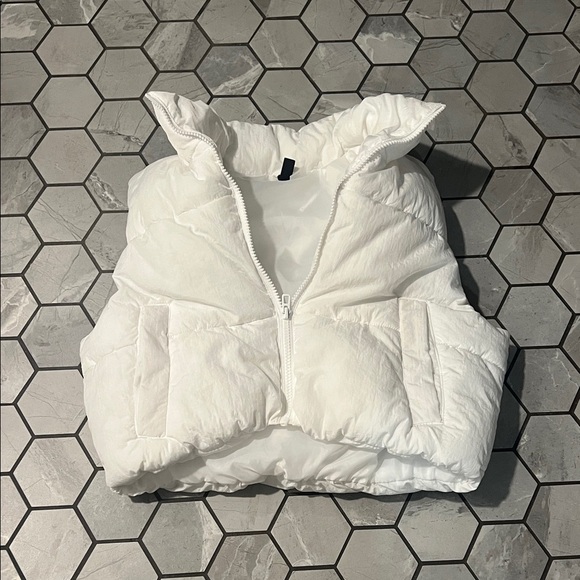 Divided White Puffer Jacket - Picture 4 of 4